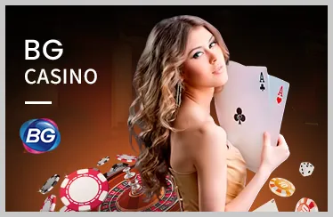 Bánh xe Roulette quay với quả bóng và chip cược