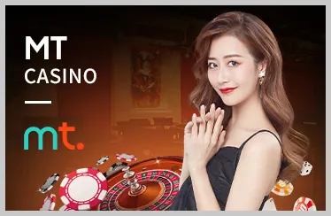 Bàn chơi Baccarat với các lá bài và chip